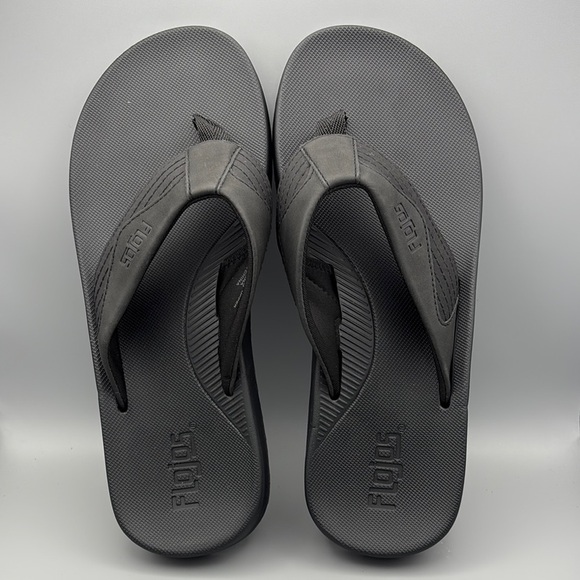 Flojos men’s black cushioned flip flops size 9.  New without tags. - Picture 1 of 5